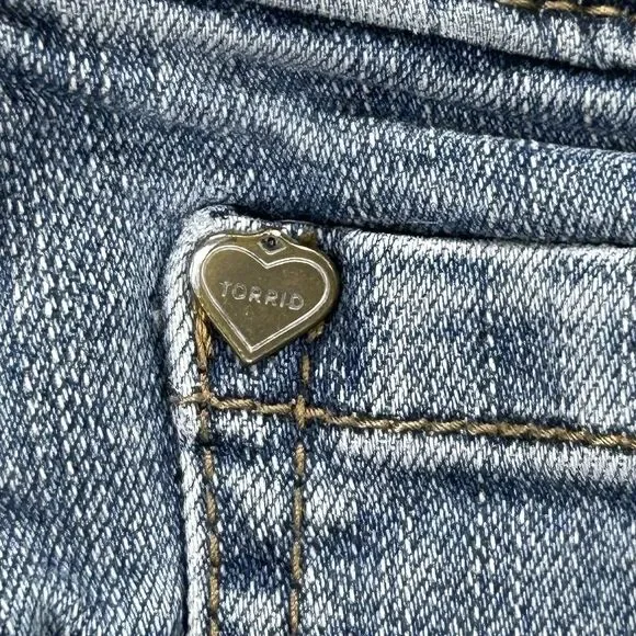 Torrid Jeans Women's 20 Blue Denim Distressed Stretch Raw Hem Measures 39x26 - Picture 13 of 14